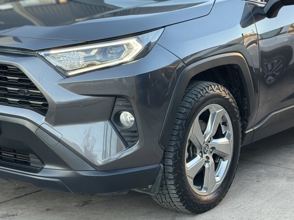 Toyota RAV4 — foto 8 de 23