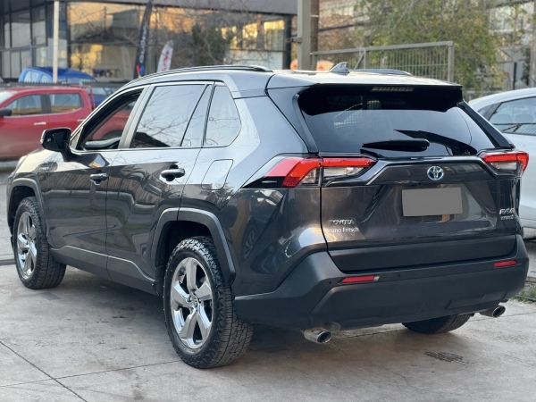 Toyota RAV4 — foto 6 de 23