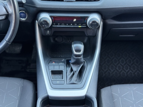 Toyota RAV4 — foto 18 de 23