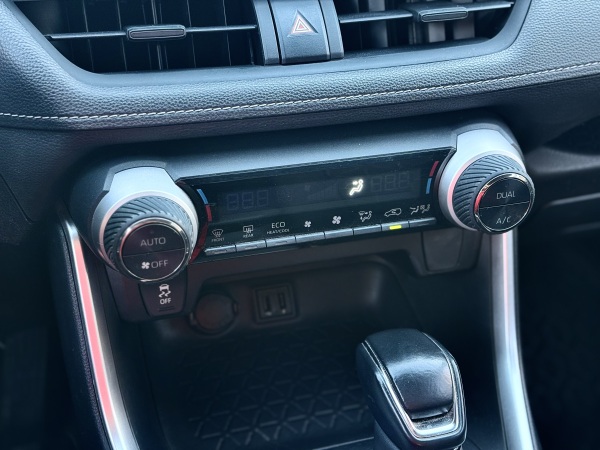 Toyota RAV4 — foto 20 de 23