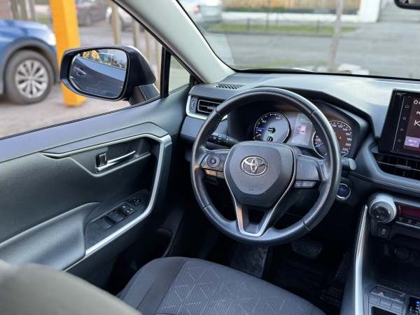 Toyota RAV4 — foto 17 de 23