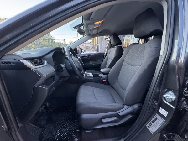 Toyota RAV4 — foto 13 de 23