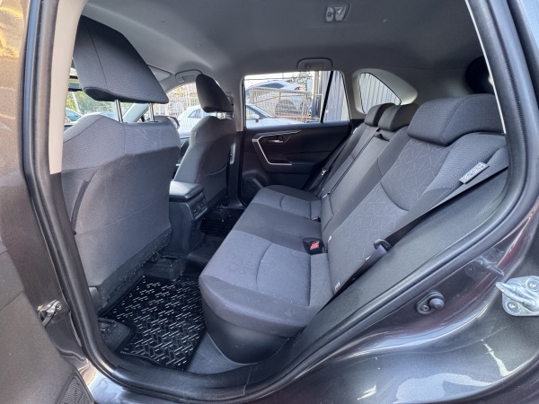 Toyota RAV4 — foto 14 de 23