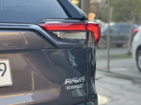 Toyota RAV4 — foto 10 de 23