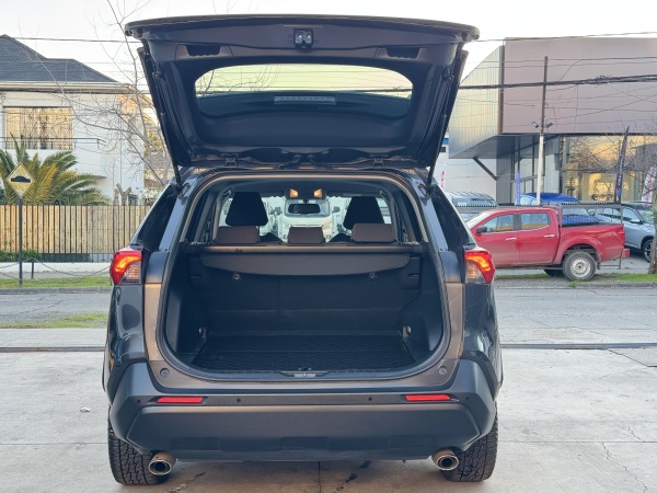 Toyota RAV4 — foto 12 de 23