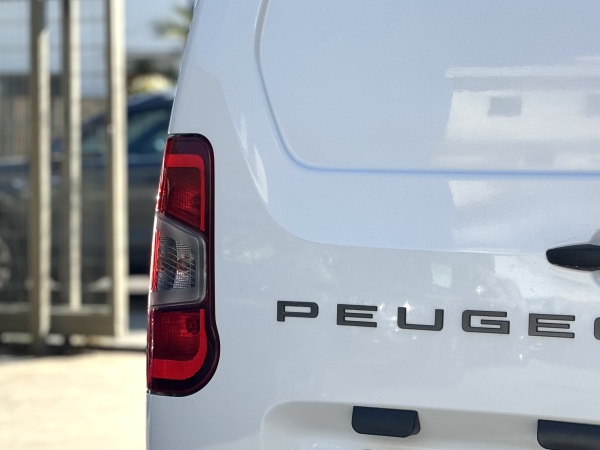 Peugeot Partner — foto 10 de 20