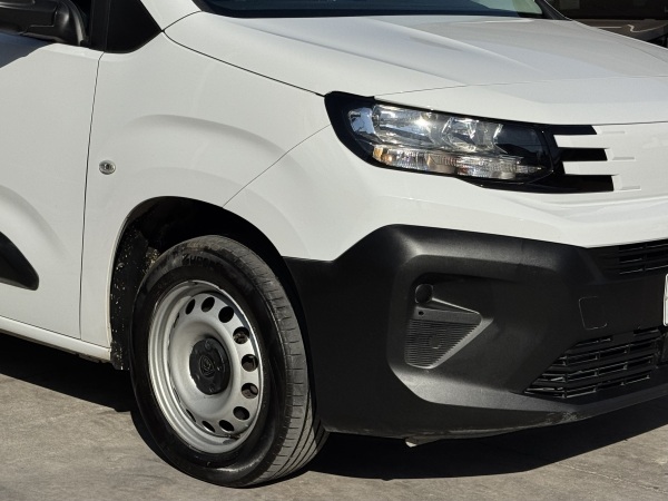 Peugeot Partner — foto 12 de 20