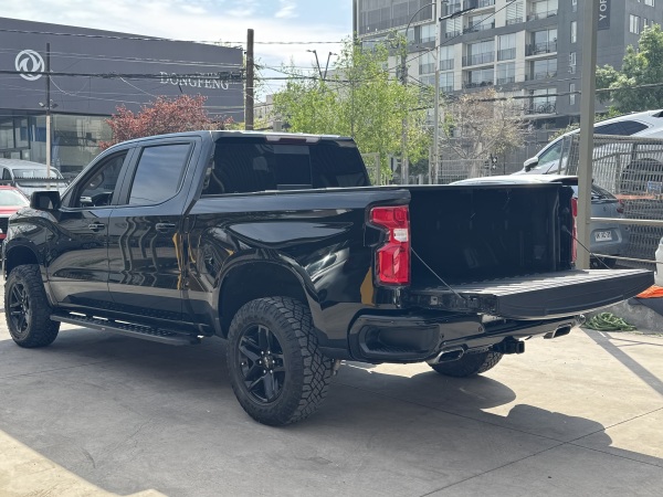 Chevrolet Silverado — foto 13 de 23