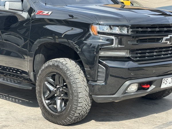 Chevrolet Silverado — foto 19 de 23