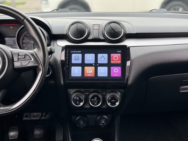 Suzuki Swift — foto 17 de 23