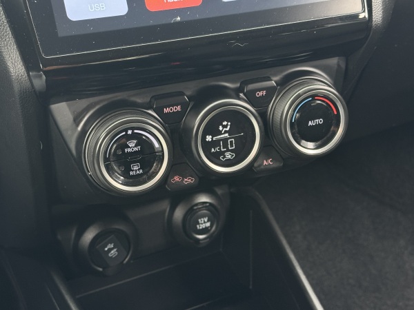 Suzuki Swift — foto 18 de 23