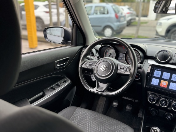 Suzuki Swift — foto 20 de 23