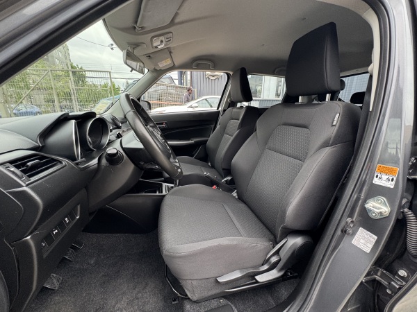 Suzuki Swift — foto 13 de 23