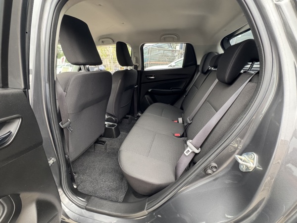 Suzuki Swift — foto 14 de 23