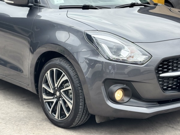 Suzuki Swift — foto 11 de 23