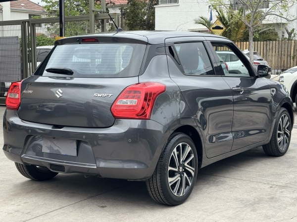 Suzuki Swift — foto 4 de 23