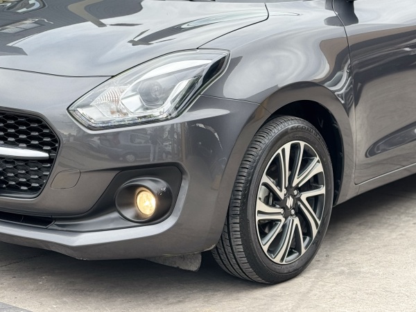 Suzuki Swift — foto 12 de 23