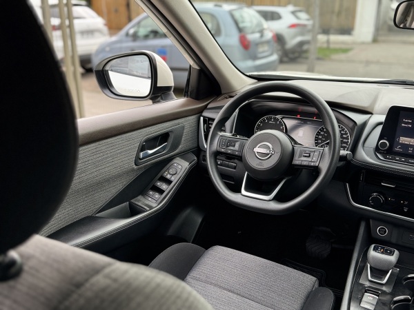 Nissan X-Trail — foto 18 de 25
