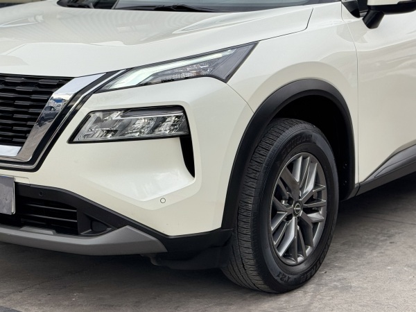 Nissan X-Trail — foto 12 de 25