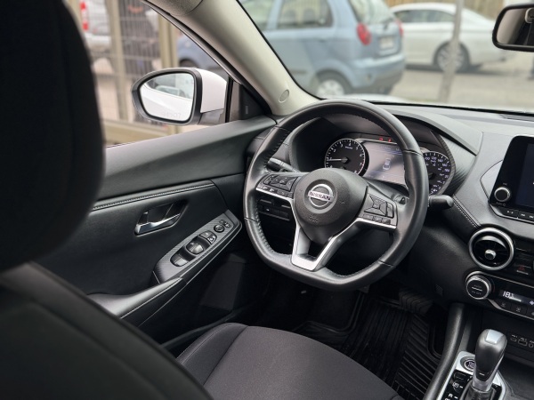 Nissan Sentra — foto 20 de 24