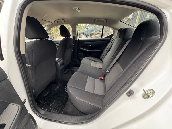 Nissan Sentra — foto 14 de 24