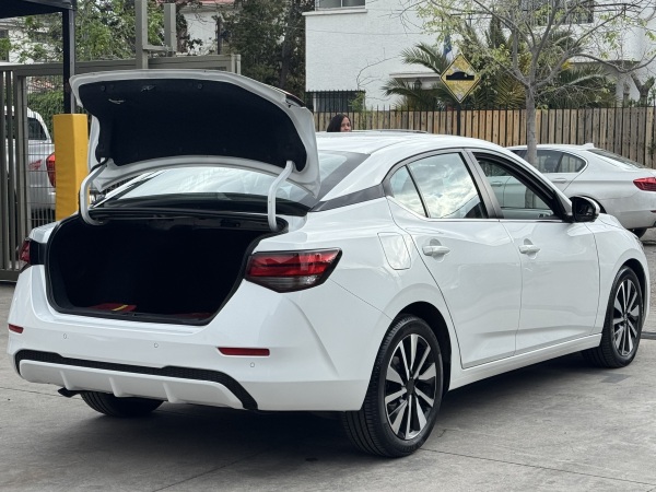Nissan Sentra — foto 8 de 24