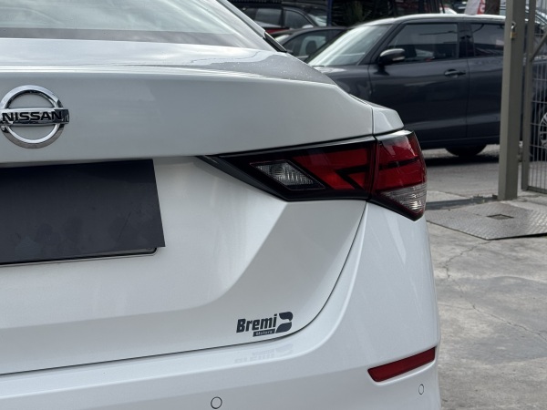 Nissan Sentra — foto 10 de 24