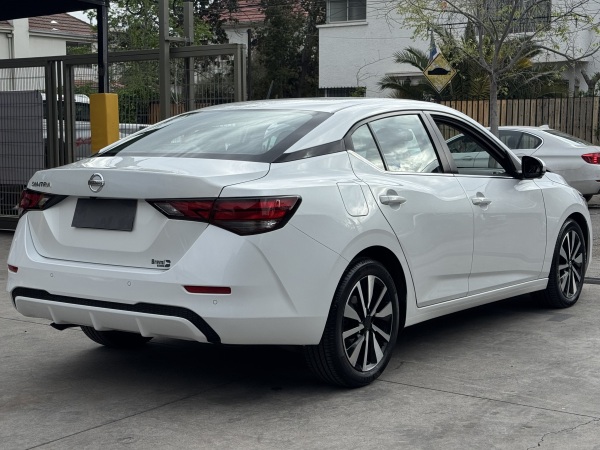 Nissan Sentra — foto 4 de 24
