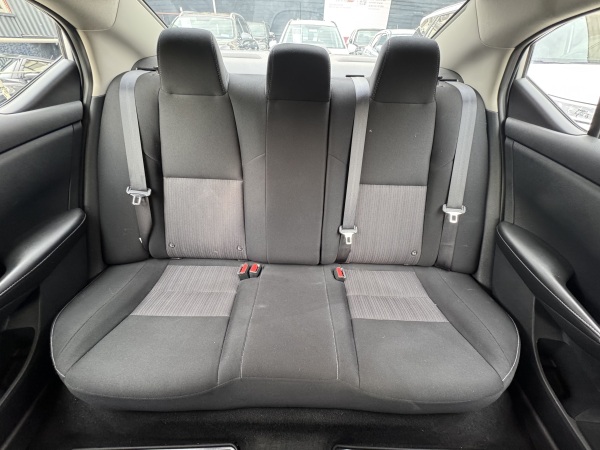 Nissan Sentra — foto 14 de 23