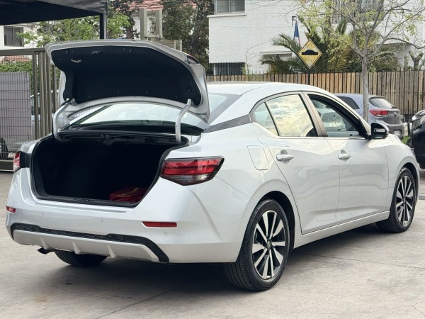 Nissan Sentra — foto 8 de 23