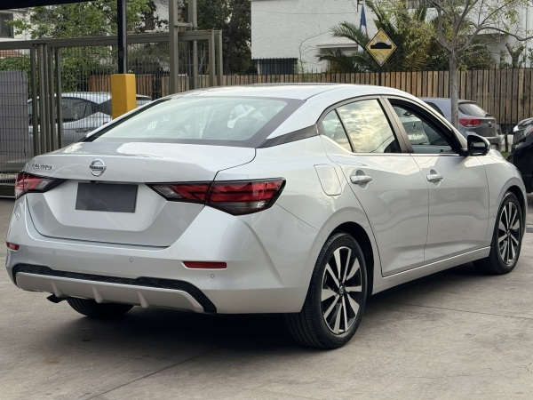 Nissan Sentra — foto 4 de 23