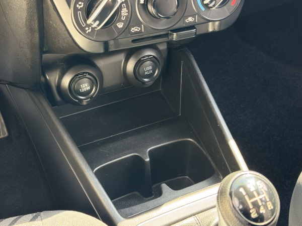 Suzuki Swift — foto 20 de 22
