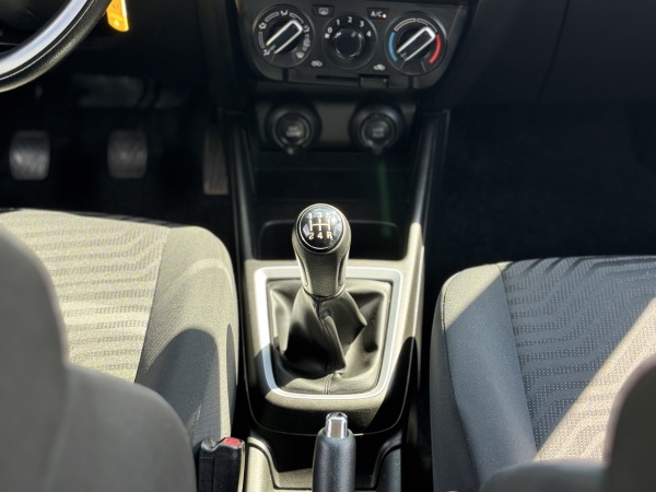 Suzuki Swift — foto 17 de 22