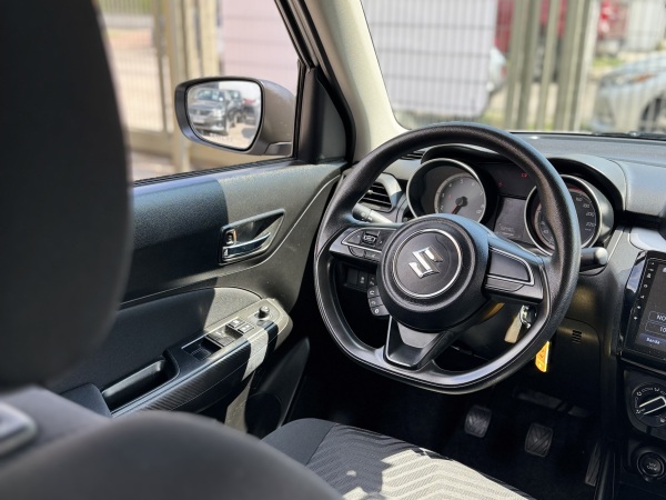 Suzuki Swift — foto 21 de 22