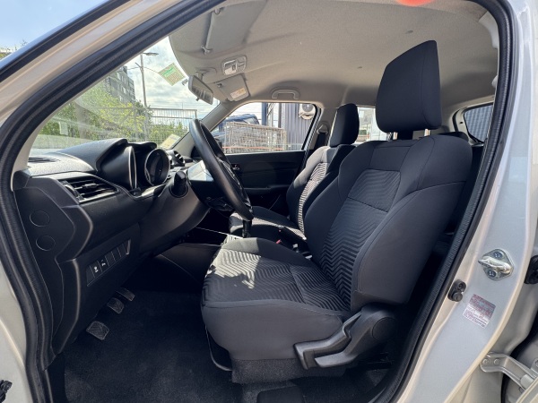 Suzuki Swift — foto 13 de 22