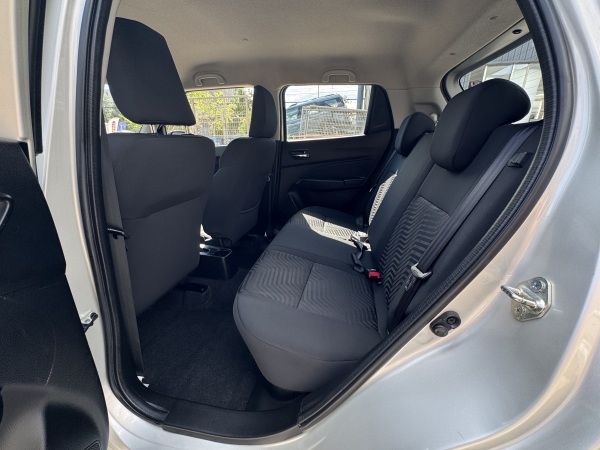 Suzuki Swift — foto 14 de 22