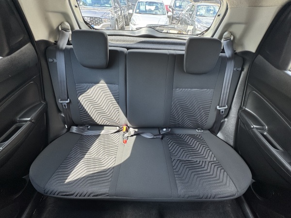Suzuki Swift — foto 15 de 22