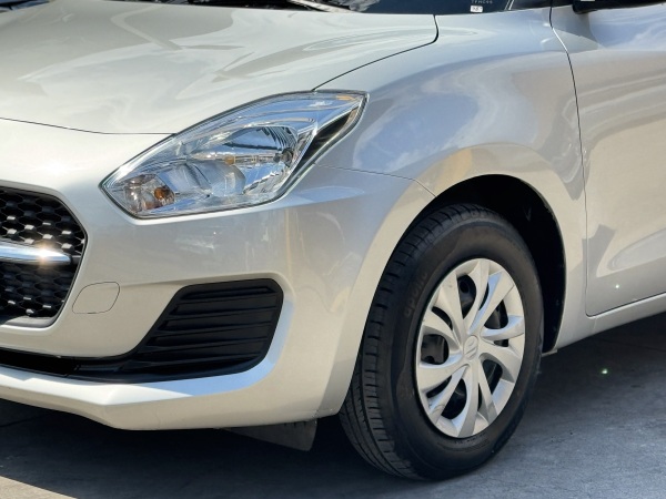 Suzuki Swift — foto 12 de 22