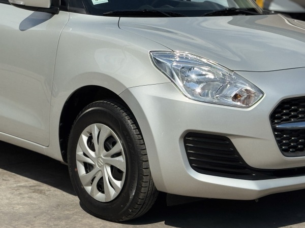 Suzuki Swift — foto 11 de 22