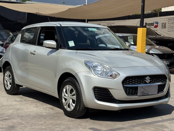 Suzuki Swift — foto 4 de 22