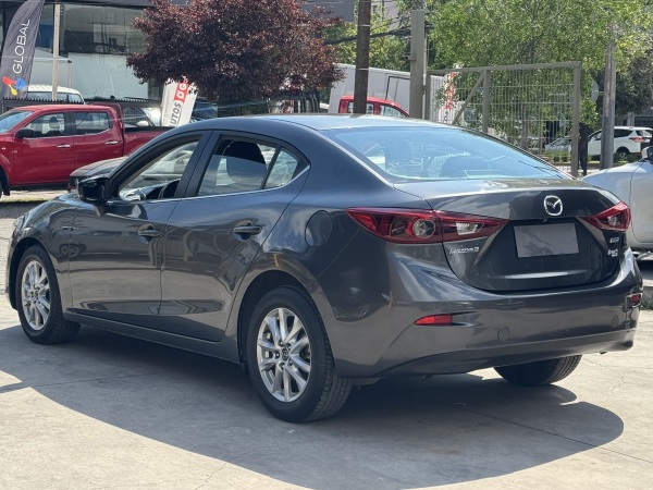 Mazda 3 — foto 6 de 26