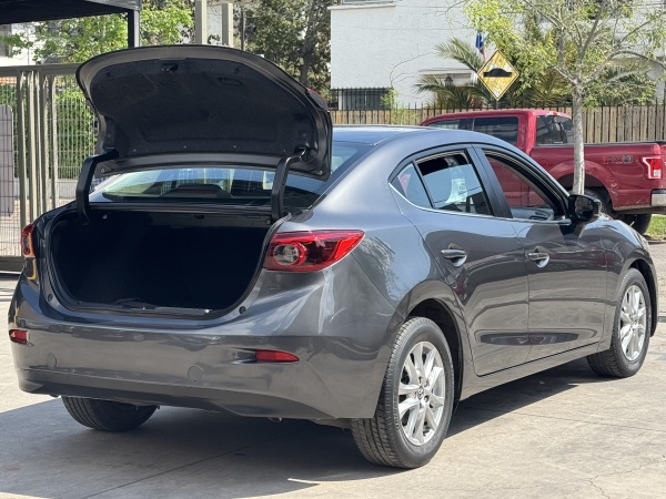 Mazda 3 — foto 7 de 26