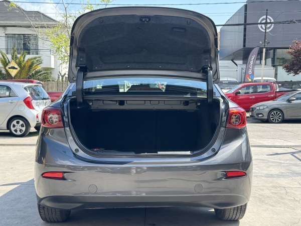 Mazda 3 — foto 8 de 26