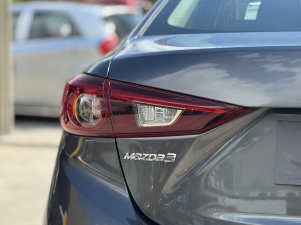 Mazda 3 — foto 9 de 26